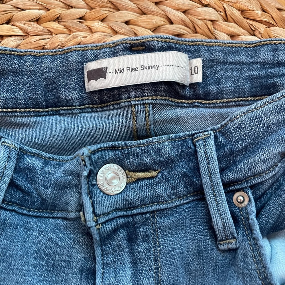 Levis 👖 - Picture 2 of 3